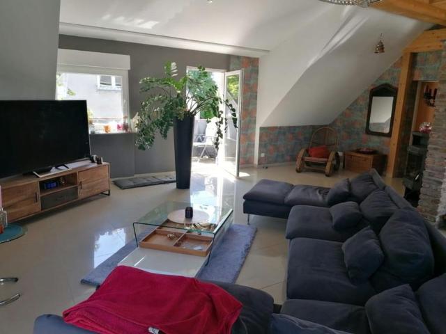 Helle, vermietete DG Wohnung, 105 m², Fußbodenheizung, 2,5 Zimmer