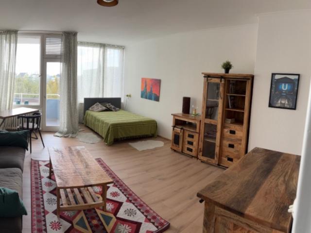 Helle, voll möblierte 1 Zimmer Wohnung mit Balkon, Aufzug und Blick ins Grüne, nahe TU Berlin