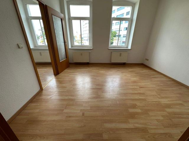 Helle Whg. im 1. OG / Laminat / Bad mit Dusche / u.v.m