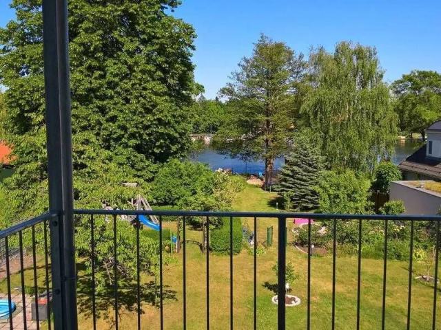Helle Wohlfühlwohnung mit Wasserblick und Balkon