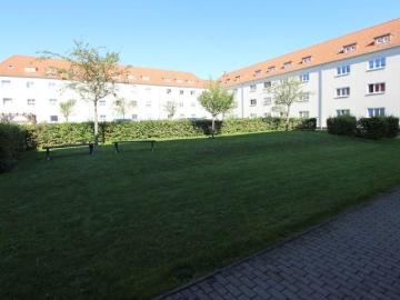 Helle Wohnung mit Tageslichtbad und Küche für Paare
