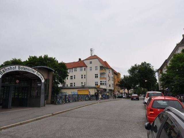 Helle Wohnung mit vier Zimmern am S Bahnhof Botanischer Garten