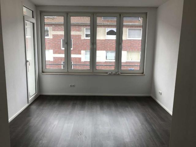 Helle Wohnung mit zwei Balkonen und Mansardenzimmer
