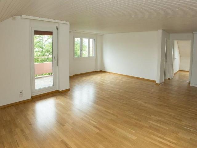 Helle Wohnung mit Balkon an zentraler Lage in Herzogenbuchsee