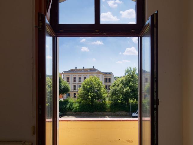 Helle Wohnung mit Balkon und Aufzug