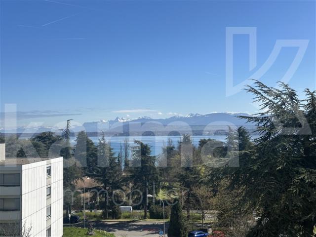 Helle Wohnung mit Blick auf den See und die Berge