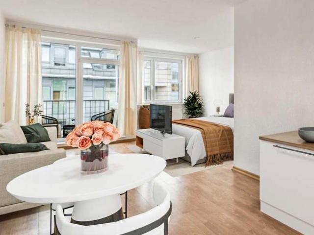 Helle Wohnung mit EBK, Balkon, Aufzug
