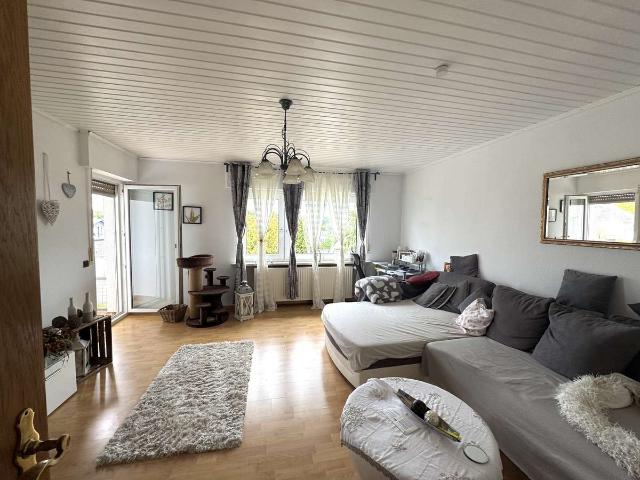 Helle Wohnung mit Garage in schöner Lage