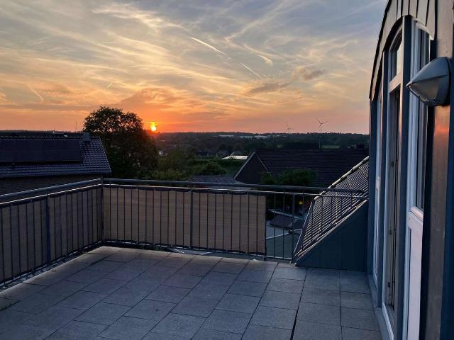 Helle Wohnung mit großer Terrasse über den Dächern von Roetgen
