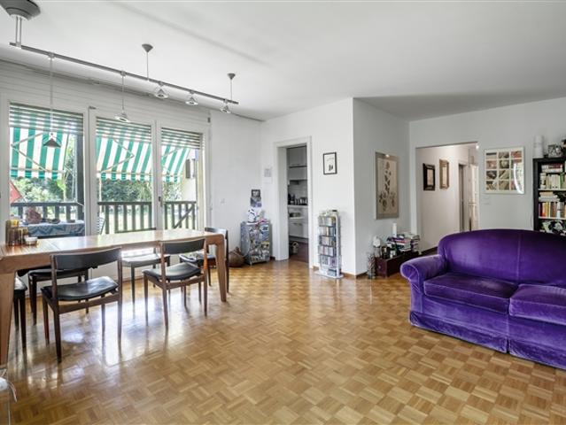 Helle Wohnung mit großer Terrasse und offenem Blick