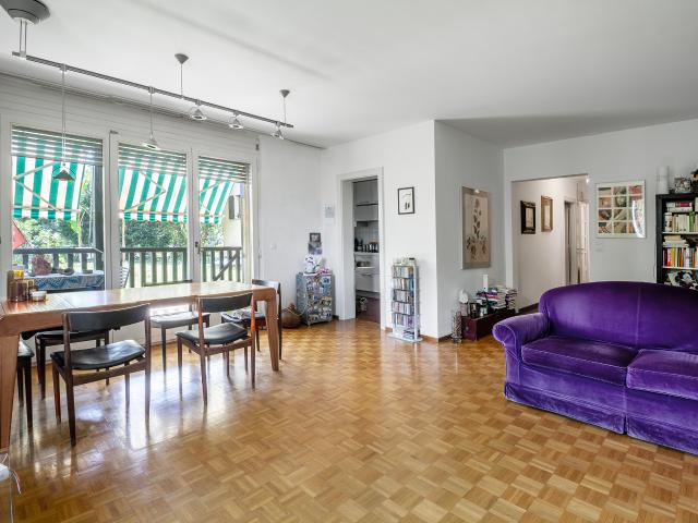 Helle Wohnung mit großer Terrasse und offenem Blick