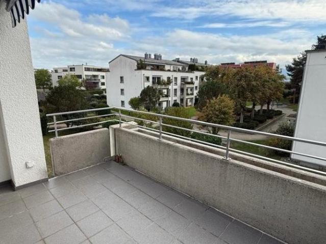 Helle Wohnung mit grosszügigem Balkon an attraktiver Lage