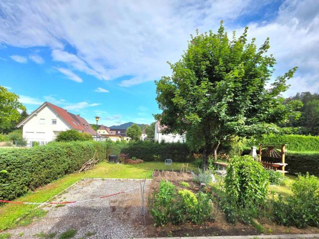 Helle Wohnung mit Grundstück und Carport!