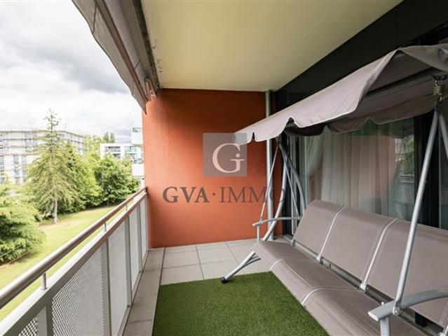 Helle Wohnung mit Loggia in der Nähe von UN und Flughafen