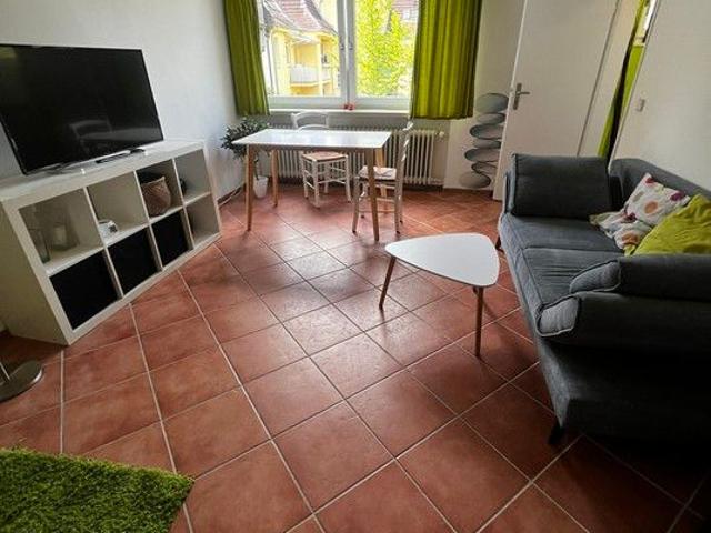Helle Wohnung mit moderner Möblierung