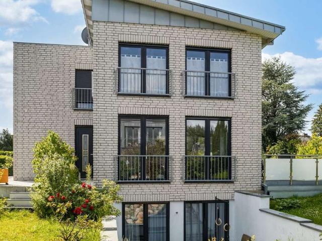 Helle Wohnung frisch renoviert 90qm mit Terrasse möbliert / teilmöbliert / unmöbliert