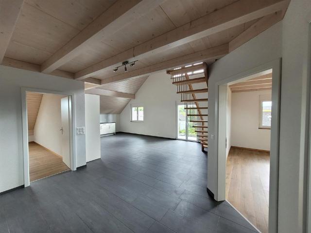 Helle Wohnung im Eigentumsstandard mit Galerie in ländlicher Umgebung