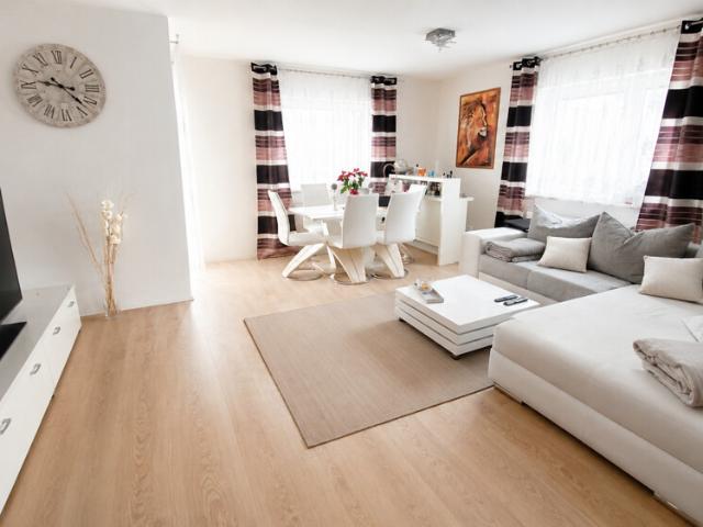 Helle Wohnung im Hochparterre mit Balkon