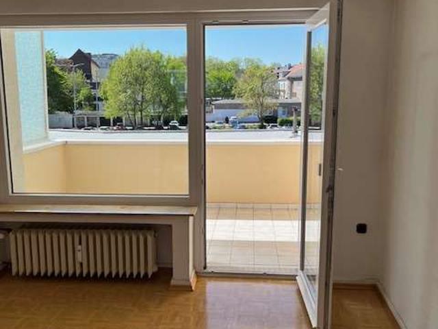 Helle Wohnung im 2. OG mit Balkon
