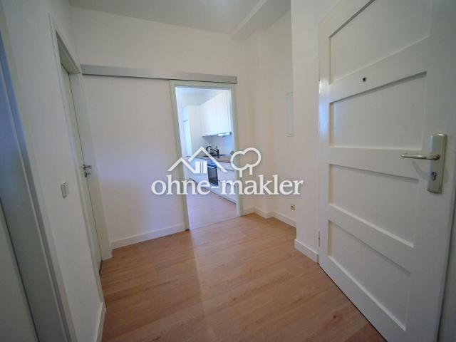 Helle Wohnung in Alt Hohenschönhausen, 2 Zimmer, Einbauküche, Loggia