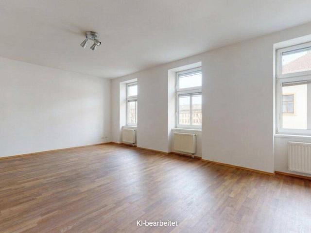 Helle Wohnung in guter Lage U Bahn Nähe!
