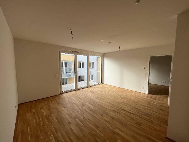 Helle Wohnung in toller Lage, 2 Zimmer mit Einbauküche und Balkon