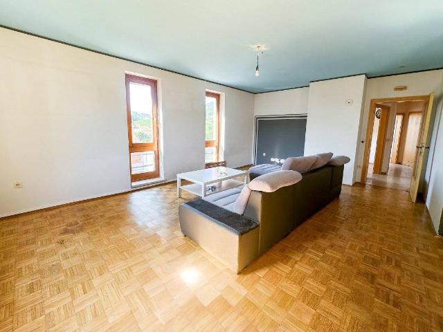 Helle Wohnung sanierungsbedürftig in Bad Gleichenberg. !