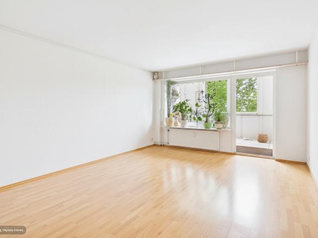 Preisänderung Helle Wohnung, zwei Loggien, freier Blick ins Grüne – Wohnen nahe Schlosspark Husum