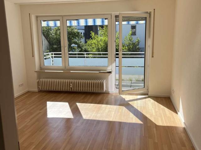 Helle, zentral gelegene 3 Zimmer Wohnung in ruhigem Wohngebiet