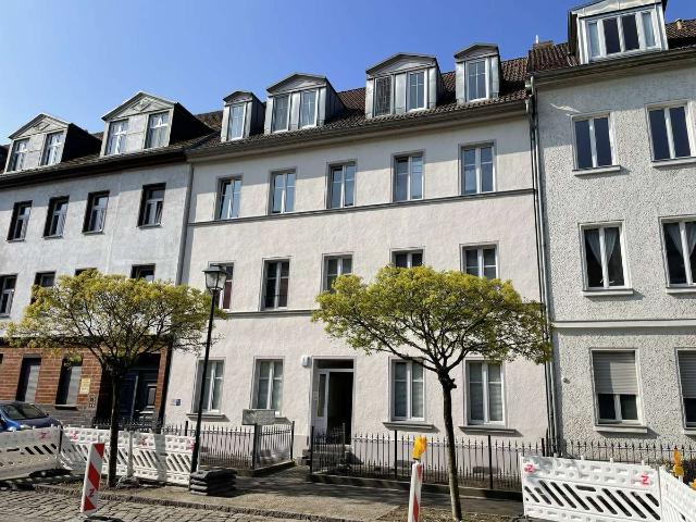 Helle, zentrale 3 Zimmer DG Wohnung WG geeignet