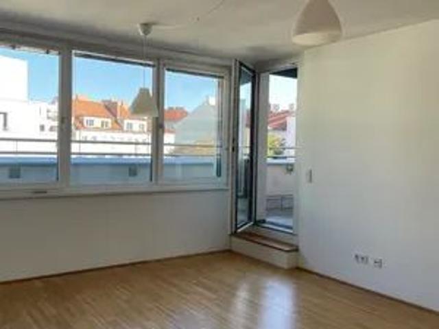 Helle, zentrale, moderne 3 Zimmer DG Wohnung mit Balkon und Fernblick 2 erWG ta