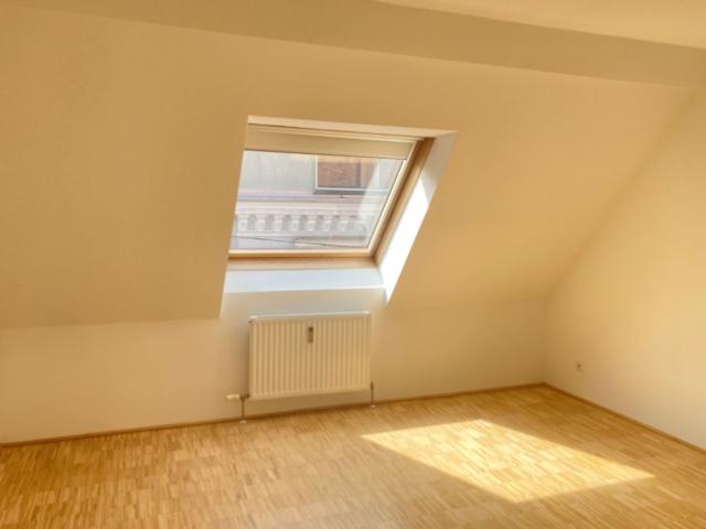 Helle, Zentrale, Ruhige Dachgeschoßwohung Als 2erwg Geeignet