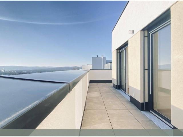 Helle Zwei Zimmer Terrassenwohnung mit Süd Ost Fernblick