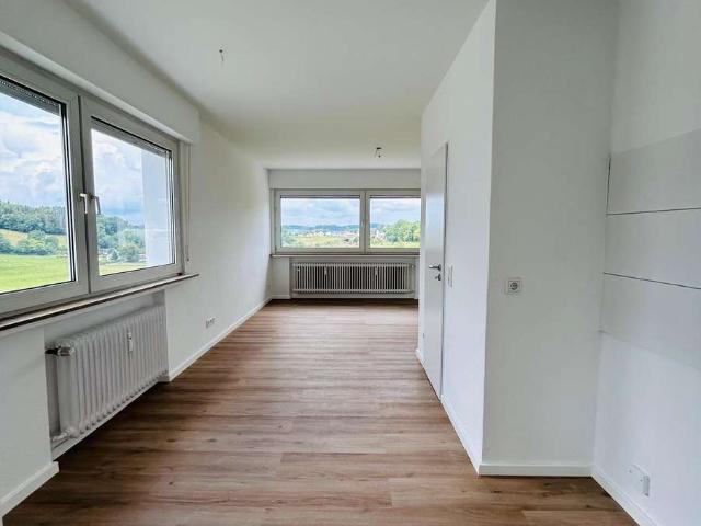 Helle Zwei Zimmer Wohnung mit Blick ins Grüne mitten in Lindlar