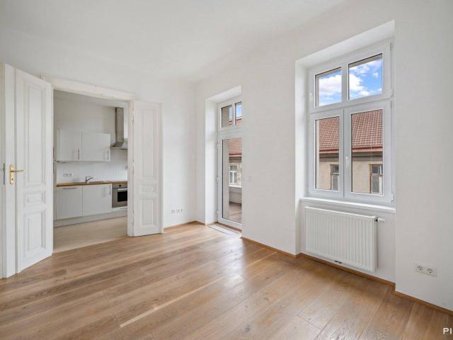 Helle Altbauwohnung mit Balkon in ruhiger Innenhoflage & U Bahn Nähe