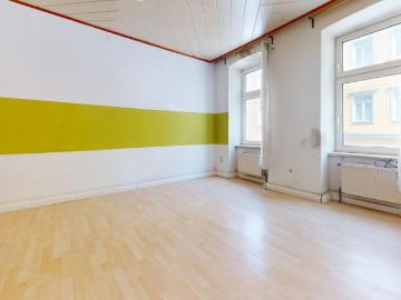 Helle Altbauwohnung mit Entwicklungspotenzial & attraktivem Kaufpreis