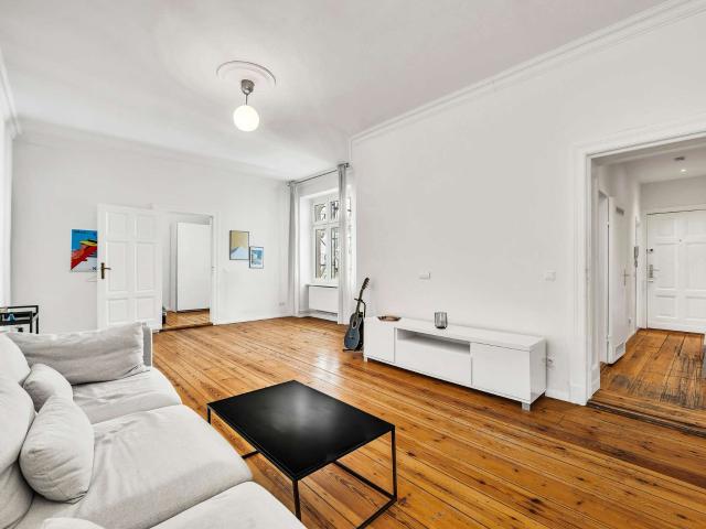 Helle Altbauwohnung mit klassischem Charme in Berlin Mitte!