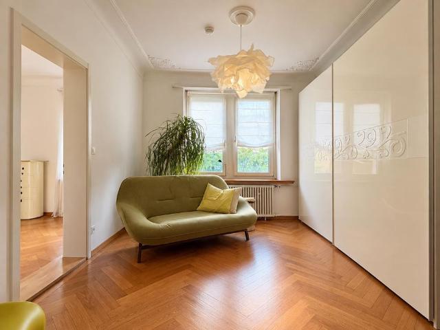 Helle Altbauwohnung mit Sitzplatz in Zollikon