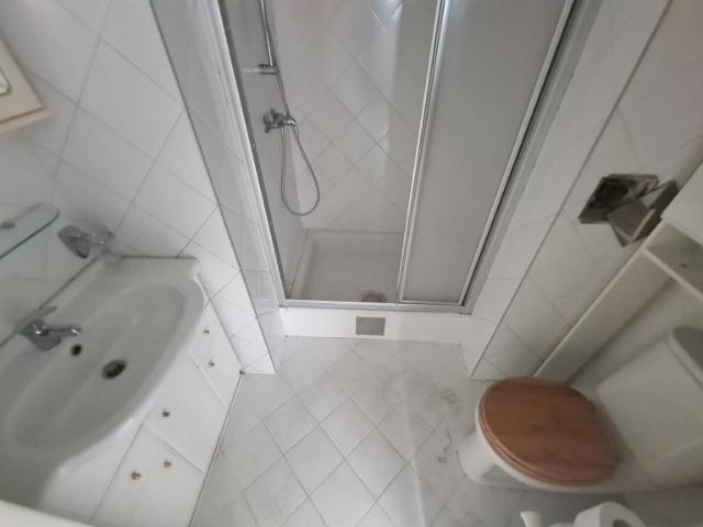 Helle Altbau Garconniere | 3. Stock | U Bahn