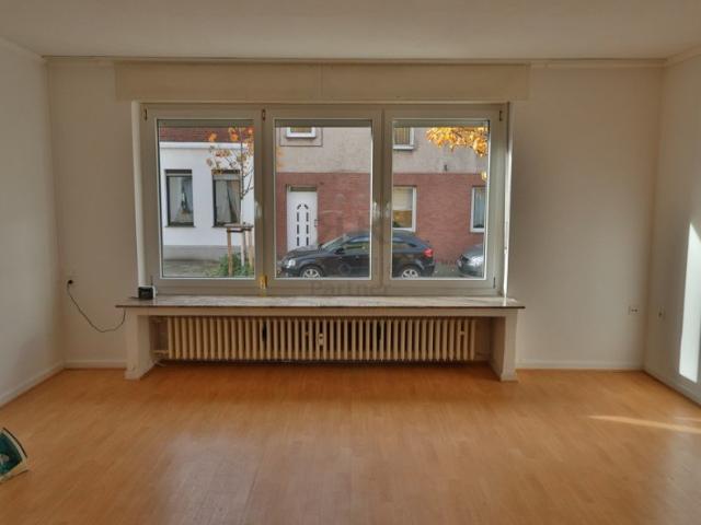 Schöne, helle und gut aufgeteilte 4,5 Zimmerwohnung mit 2 Badezimmer und Garage