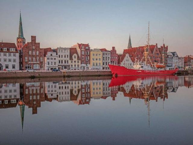 Helle Altstadtwohnung mit Blick auf den Yachthafen
