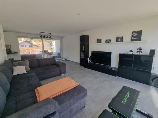 Helle Attika Wohnung, 70qm, hoher Standard, 2 Terrassen mit 26qm