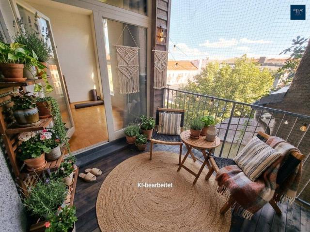 Helle Dachgeschoßwohnung mit 2 Zimmer Wohnung und einer Loggia in der Leitnergasse
