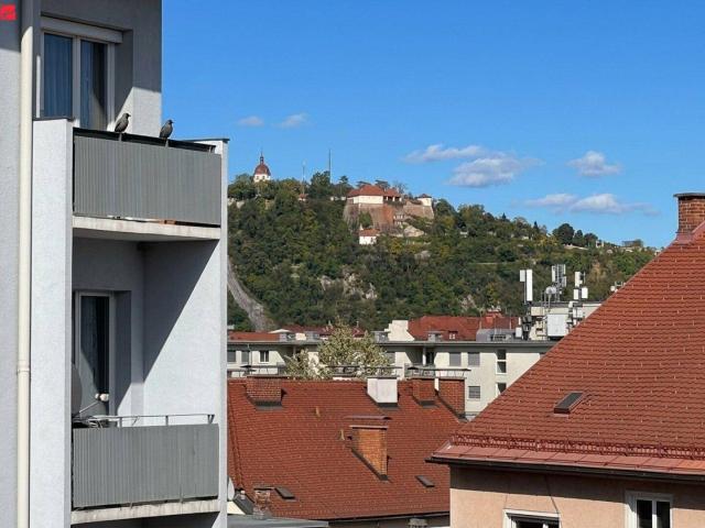 Helle Dachgeschosswohnung mit tollem Ausblick in zentraler Lage von Graz!