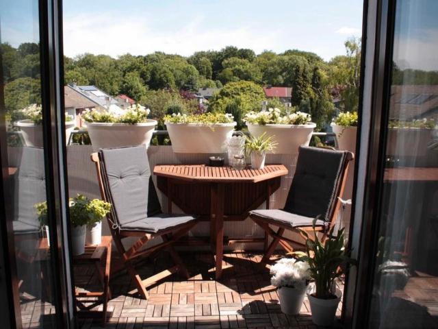 Helle Dachgeschosswohnung mit Balkon & Blick auf den Schlosspark