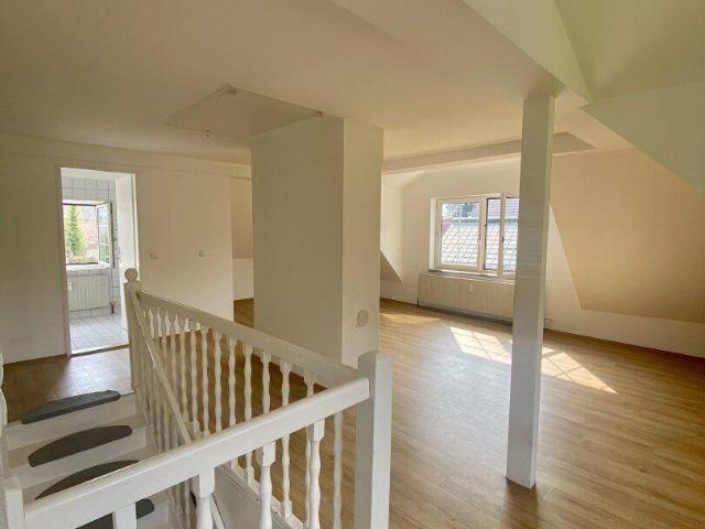 Helle Dachgeschoßwohnung mit Balkon in Liefering