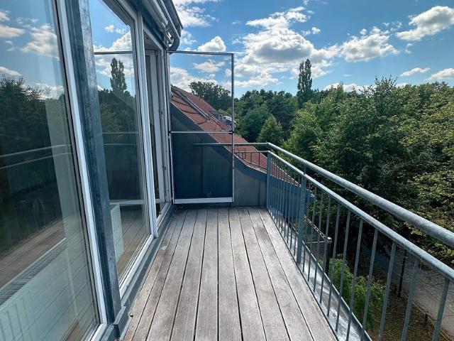 Ruhig wohnen nahe dem See: Helle 3 Zimmer Dachgeschoss Wohnung mit Balkon in Zossen