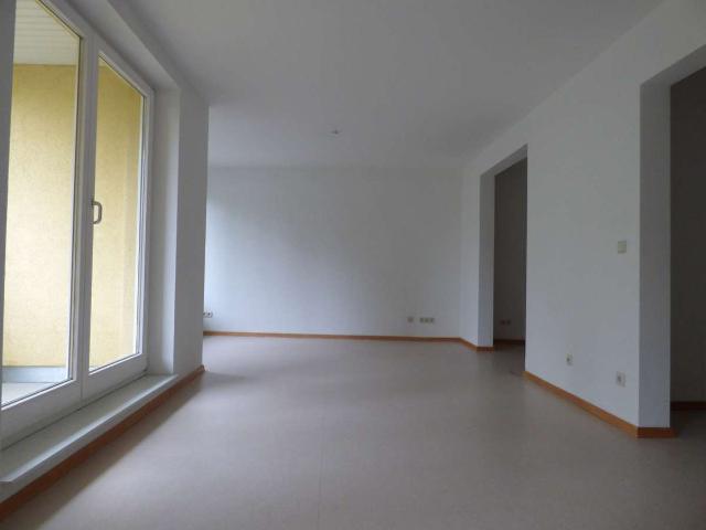 Helle Dachgeschosswohnung mit Balkon mit WBS