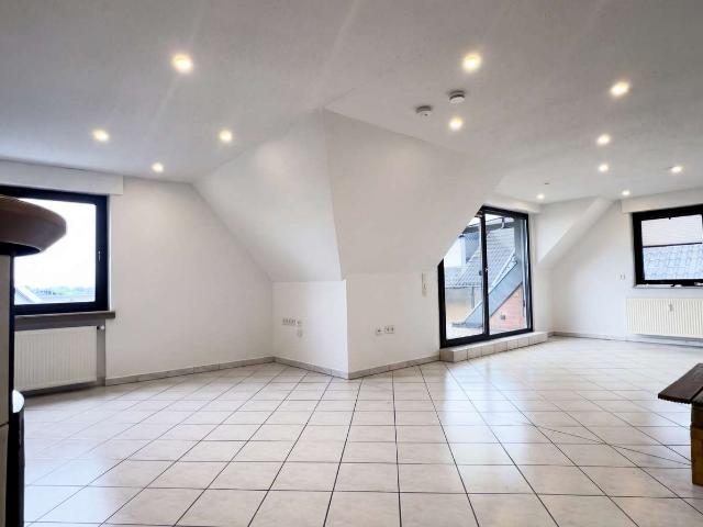 Helle Dachgeschosswohnung mit Balkon und Ausblick über Köln
