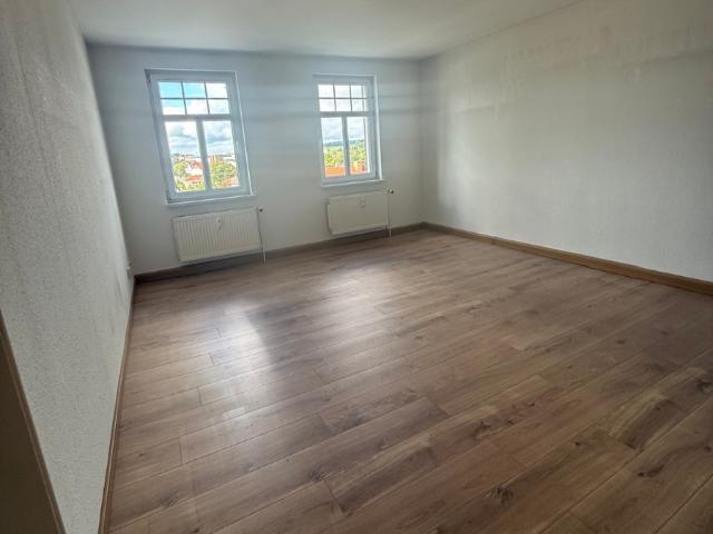 Helle Dachgeschosswohnung mit ca. 66 m² Wohnfläche Heinrich Immobilien